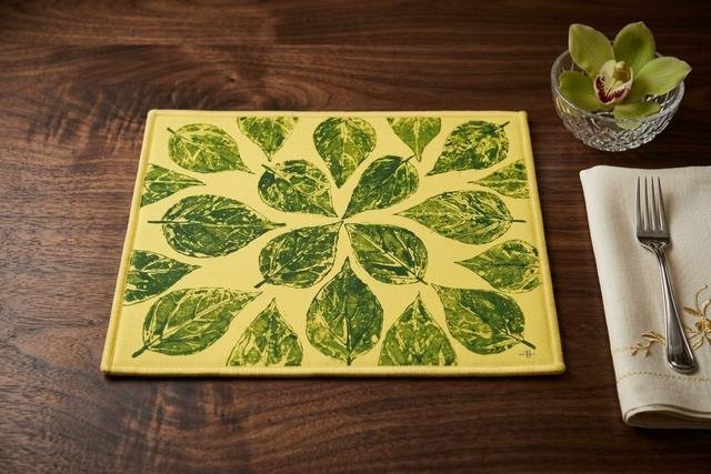 Leaf-print placemat in green and yellow